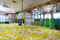 羅東雀客童媽吉親子旅館：四十多間房的大型親子旅館，有停車場