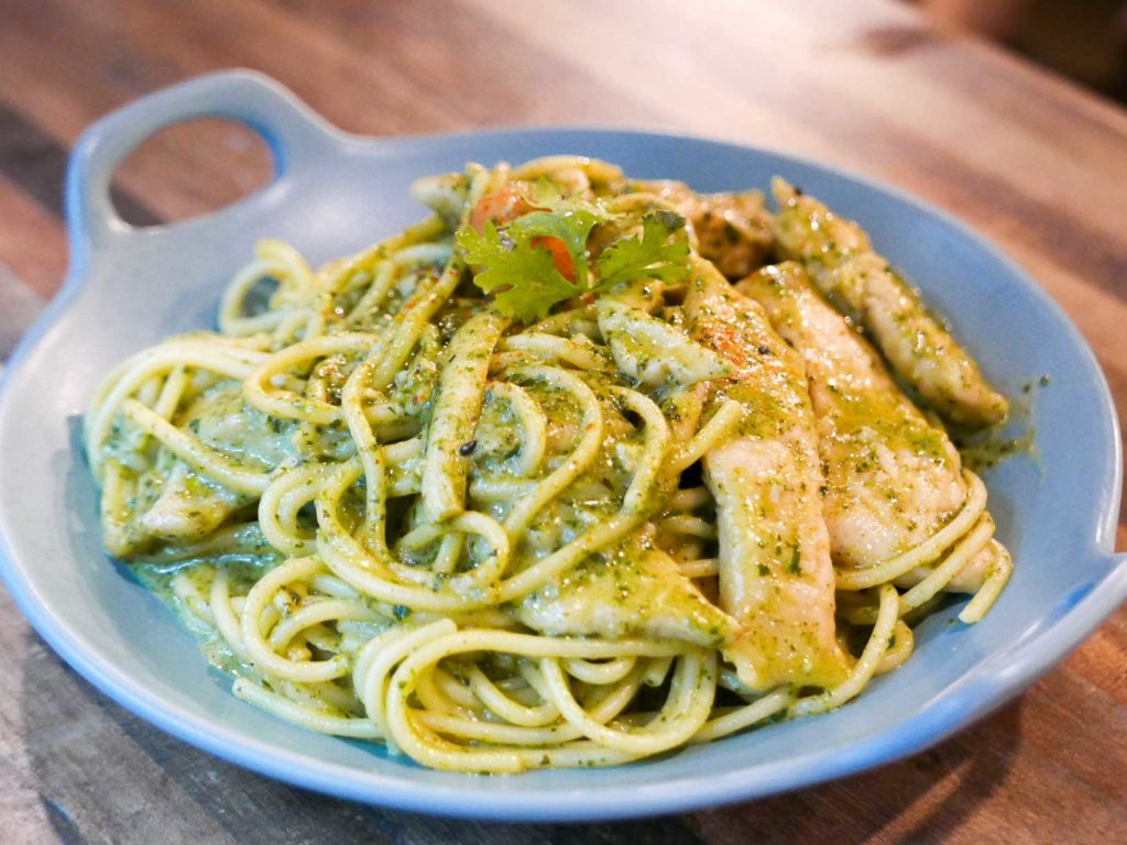 青醬雞肉義大利麵