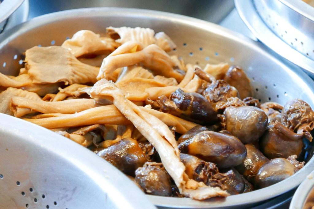 雞爪與滷味
